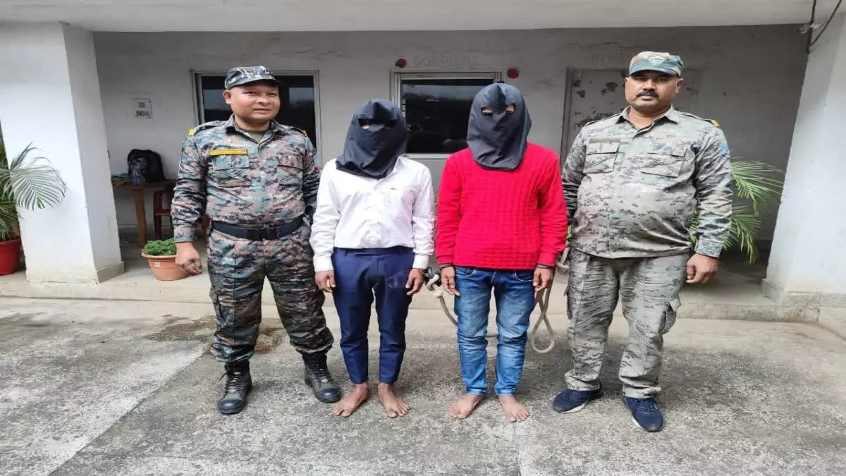 Dumka: लंबे समय से फरार दो साइबर ठग गिरफ्तार Dumka: लंबे समय से फरार दो साइबर ठग गिरफ्तार