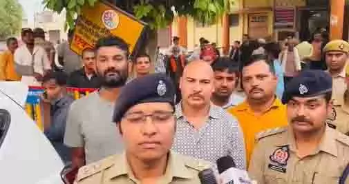 Gonda में पुलिस मुठभेड़ में दो शातिर बदमाश घायल होकर गिरफ्तार, अवैध असलहे बरामद Gonda में पुलिस मुठभेड़ में दो शातिर बदमाश घायल होकर गिरफ्तार, अवैध असलहे बरामद