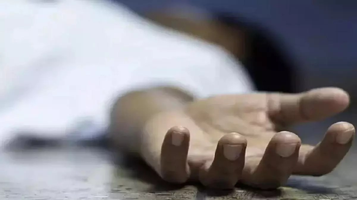 त्रिची में कार ने दोपहिया वाहन को टक्कर मारी, दो की मौत त्रिची में कार ने दोपहिया वाहन को टक्कर मारी, दो की मौत