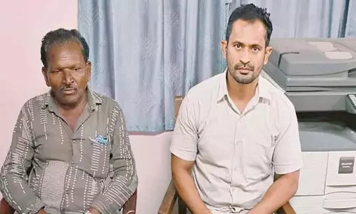 जीवीएमसी के दो कर्मचारी एसीबी के जाल में फंसे
