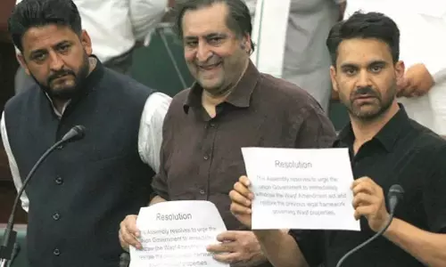 शम, सज्जाद ने एनसी को स्पीकर के खिलाफ ‘अविश्वास प्रस्ताव’ लाने की चुनौती दी शम, सज्जाद ने एनसी को स्पीकर के खिलाफ ‘अविश्वास प्रस्ताव’ लाने की चुनौती दी