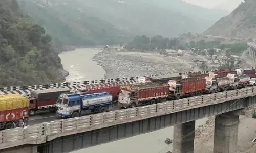 श्रीनगर-जम्मू राष्ट्रीय राजमार्ग खुला, वाहनों की आवाजाही धीमी