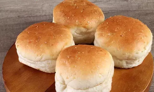 Aloo Tikki Burger: स्नैक्स के लिए बेहतरीन विकल्प Aloo Tikki Burger: स्नैक्स के लिए बेहतरीन विकल्प