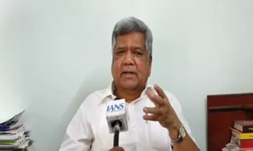 गुजरात में कांग्रेस का भाजपा से कोई मुकाबला नहीं : जगदीश शेट्टार गुजरात में कांग्रेस का भाजपा से कोई मुकाबला नहीं : जगदीश शेट्टार