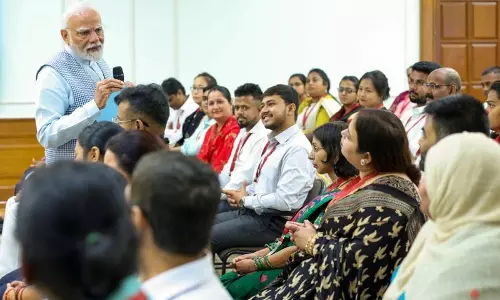 मुद्रा योजना के 10 वर्ष पूरे, लाभार्थियों ने प्रधानमंत्री के साथ सफलता की कहानियां साझा की मुद्रा योजना के 10 वर्ष पूरे, लाभार्थियों ने प्रधानमंत्री के साथ सफलता की कहानियां साझा की