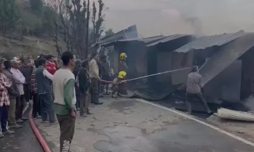 Jammu-Kashmir: आग लगने से दो मंजिला मकान जलकर राख