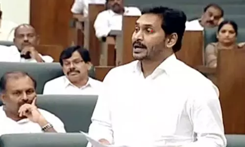 YSRCP ने श्री सत्या की अपनी हालिया यात्रा के दौरान पूर्व एपी सीएम रेड्डी की सुरक्षा में चूक की निंदा की YSRCP ने श्री सत्या की अपनी हालिया यात्रा के दौरान पूर्व एपी सीएम रेड्डी की सुरक्षा में चूक की निंदा की