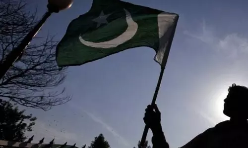 Pakistan: कराची में फास्ट फूड चेन पर भीड़ के हमले में 10 गिरफ्तार