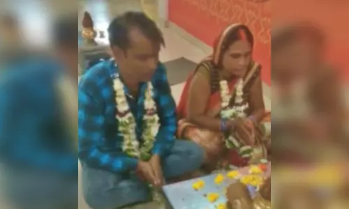 प्यार हुआ पांच बच्चों की मां को चार बच्चों के बाप से, हुए रफूचक्कर