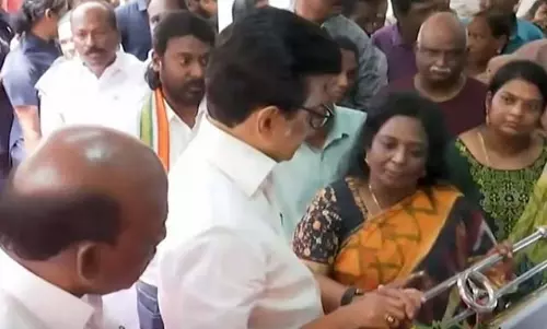 CM स्टालिन ने कुमारी अनंथन के पार्थिव शरीर पर व्यक्तिगत रूप से श्रद्धांजलि अर्पित की CM स्टालिन ने कुमारी अनंथन के पार्थिव शरीर पर व्यक्तिगत रूप से श्रद्धांजलि अर्पित की