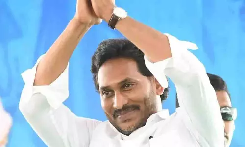 Jagan के सत्य साईं जिले के दौरे के दौरान हेलीकॉप्टर कांड