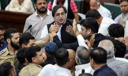 वक्फ अधिनियम पर चर्चा की मांग कर रहे विधायकों के हंगामे के बाद J&K विधानसभा स्थगित