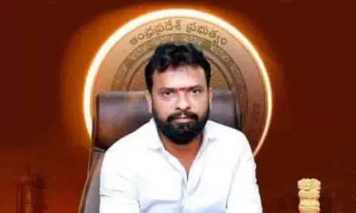 आंध्र प्रदेश में कल्याण और विकास साथ-साथ चल रहे: Labour Minister आंध्र प्रदेश में कल्याण और विकास साथ-साथ चल रहे: Labour Minister