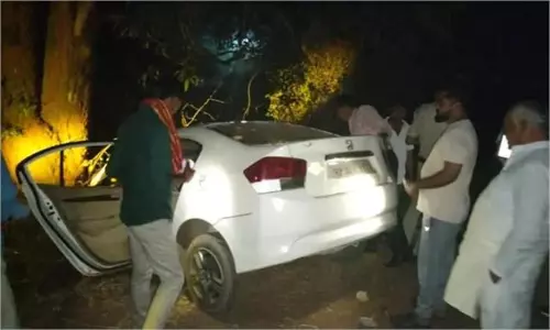 MP News: तेज रफ्तार कार पेड़ से टकराई, एक की मौत, दो घायल