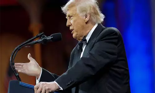 Donald Trump ने कहा- टैरिफ से प्रभावित देश सौदा करने के लिए बेताब हैं Donald Trump ने कहा- टैरिफ से प्रभावित देश सौदा करने के लिए बेताब हैं