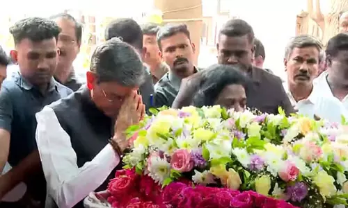 Tamil Nadu: राज्यपाल आर.एन. रवि ने कुमारी अनंथन को श्रद्धांजलि अर्पित की Tamil Nadu: राज्यपाल आर.एन. रवि ने कुमारी अनंथन को श्रद्धांजलि अर्पित की