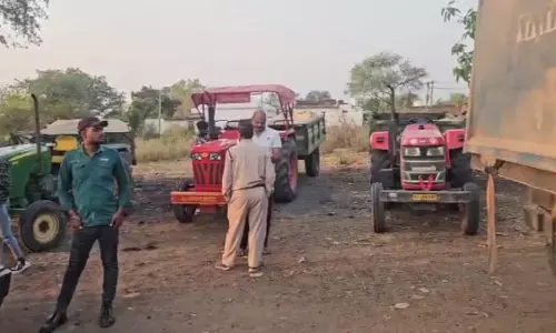 सांसद ने अपने प्रतिनिधि को भेजा नदी, रेत के अवैध उत्खनन में लगे ट्रैक्टर और हाइवा को पकड़ा