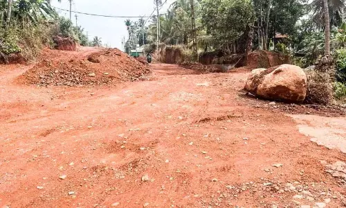 Kerala: कांजीपुरा-मूदल बाईपास सड़क अधूरी