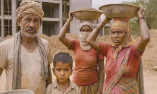 Karnataka: श्रम विभाग श्रमिकों के लिए 4 मोबाइल हाई-टेक स्वास्थ्य क्लीनिक शुरू करेगा Karnataka: श्रम विभाग श्रमिकों के लिए 4 मोबाइल हाई-टेक स्वास्थ्य क्लीनिक शुरू करेगा