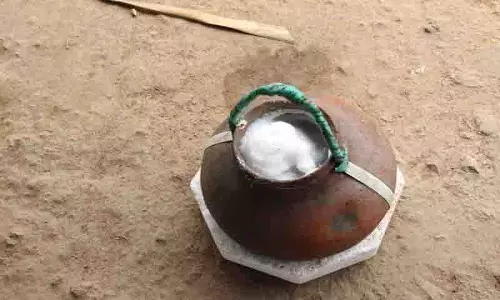 Kamareddy में मिलावटी ताड़ी की घटना में और लोग बीमार पड़ रहे Kamareddy में मिलावटी ताड़ी की घटना में और लोग बीमार पड़ रहे