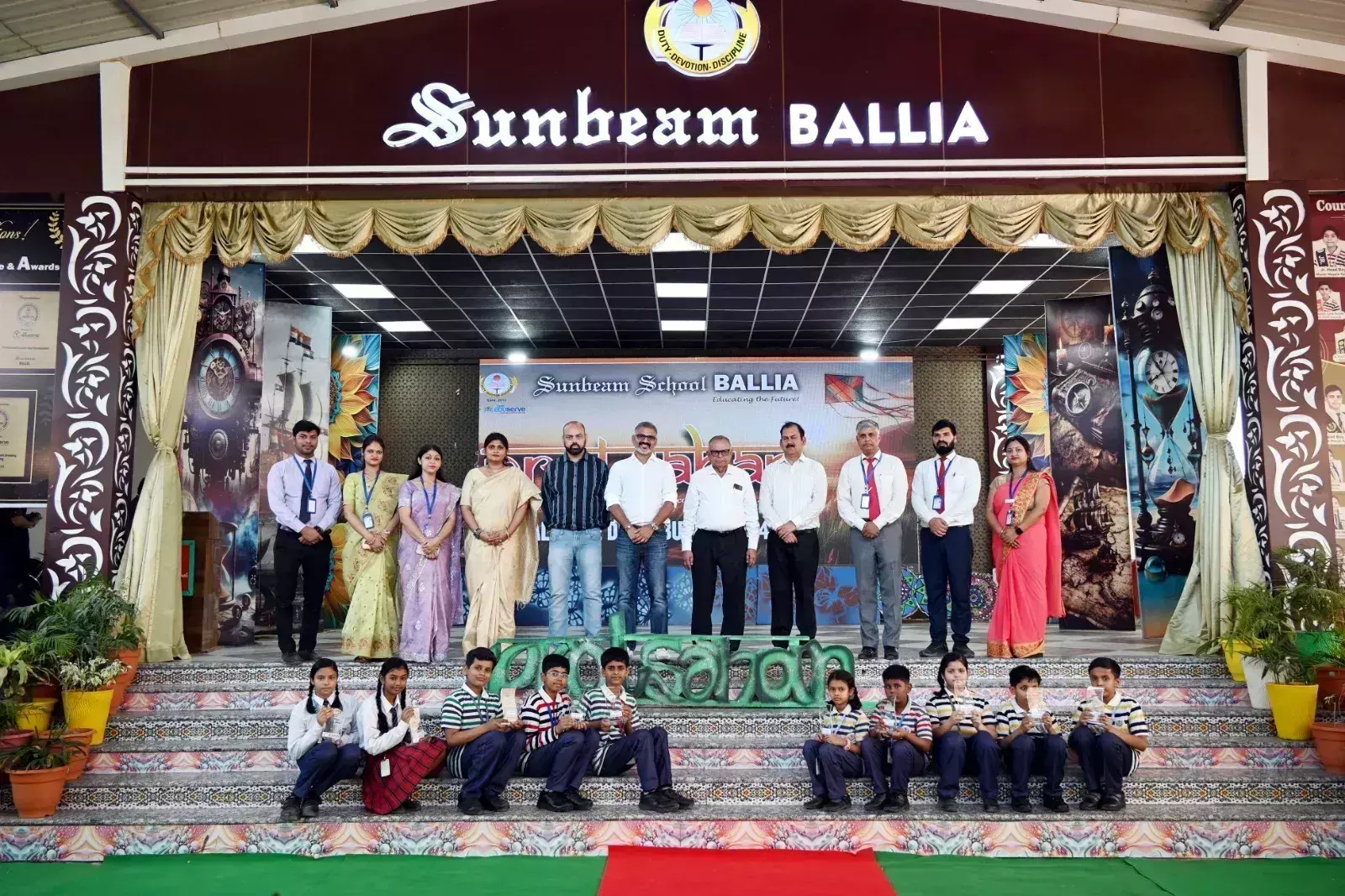 Ballia: सनबीम स्कूल बलिया का 13वां स्थापना दिवस धूमधाम से मनाया गया