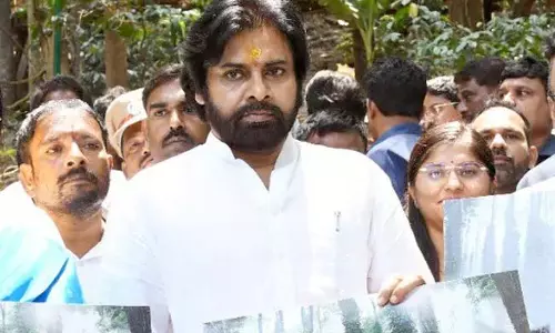 Pawan Kalyan: अपने दर्द पर काबू पाते हुए अराकू में अपना दौरा जारी रखा