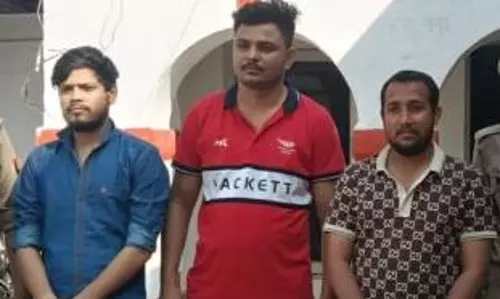 Muzaffarnagar: सरे राह गुंडागर्दी, मुज़फ्फरनगर में तीन दबंग गिरफ्तार Muzaffarnagar: सरे राह गुंडागर्दी, मुज़फ्फरनगर में तीन दबंग गिरफ्तार