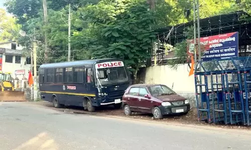 Kerala: कट्टकडा में पुलिस ने पार्किंग स्थल पर किया अतिक्रमण Kerala: कट्टकडा में पुलिस ने पार्किंग स्थल पर किया अतिक्रमण