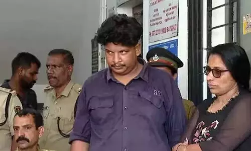 Alappuzha: तस्लीमा सुल्ताना के पति हाइब्रिड गांजा मामले में गिरफ्तार Alappuzha: तस्लीमा सुल्ताना के पति हाइब्रिड गांजा मामले में गिरफ्तार