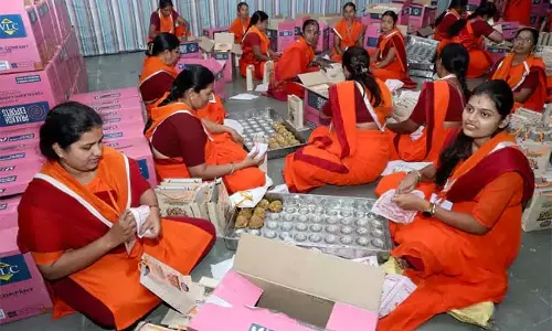 Andhra: वोंटीमिट्टा में श्री सीता रामला के लिए 70 हजार तिरुमाला लड्डू Andhra: वोंटीमिट्टा में श्री सीता रामला के लिए 70 हजार तिरुमाला लड्डू
