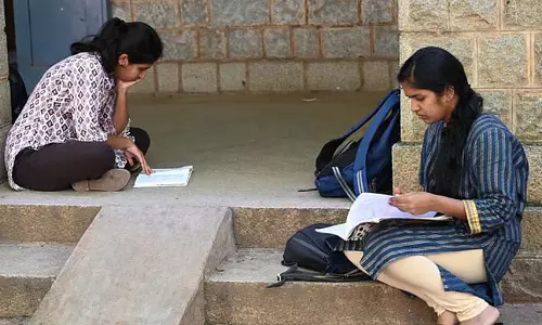 हाईकोर्ट के हस्तक्षेप के बाद गर्भवती महिला अपनी मनचाही जगह पर KPSC परीक्षा दे सकेगी