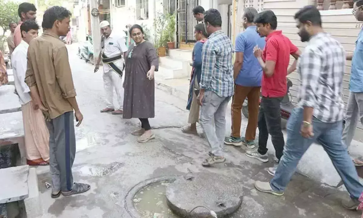 Andhra: शहर में पानी की कमी से बचने के लिए सभी उपाय करें: आयुक्त Andhra: शहर में पानी की कमी से बचने के लिए सभी उपाय करें: आयुक्त