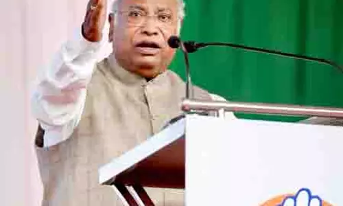 EVM में हेराफेरी, संस्थागत पतन, खड़गे ने कांग्रेस अधिवेशन में मोदी सरकार की आलोचना की