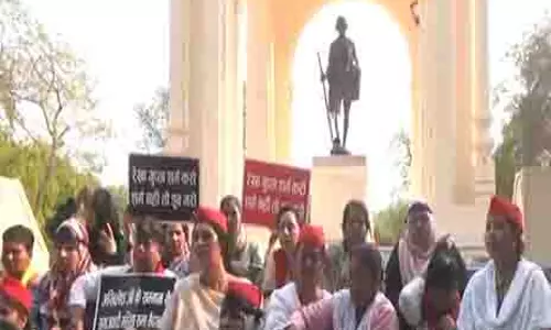 दिल्ली CM ने की अखिलेश यादव पर टिप्पणी, विरोध प्रदर्शन करने पर छह सपा महिला नेताओं पर मामला दर्ज दिल्ली CM ने की अखिलेश यादव पर टिप्पणी, विरोध प्रदर्शन करने पर छह सपा महिला नेताओं पर मामला दर्ज