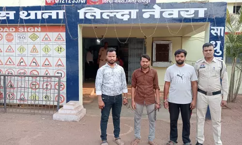 Raipur Breaking: Gajanand app से ऑनलाईन सट्टा खिलाने वाले 3 सट्टेबाज गिरफ्तार Raipur Breaking: Gajanand app से ऑनलाईन सट्टा खिलाने वाले 3 सट्टेबाज गिरफ्तार