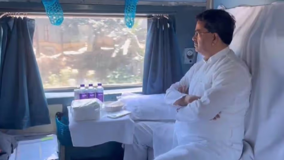 Tripura के मुख्यमंत्री ट्रेन में सवार हुए धर्मनगर में 45 विकास परियोजनाओं का शुभारंभ करेंगे