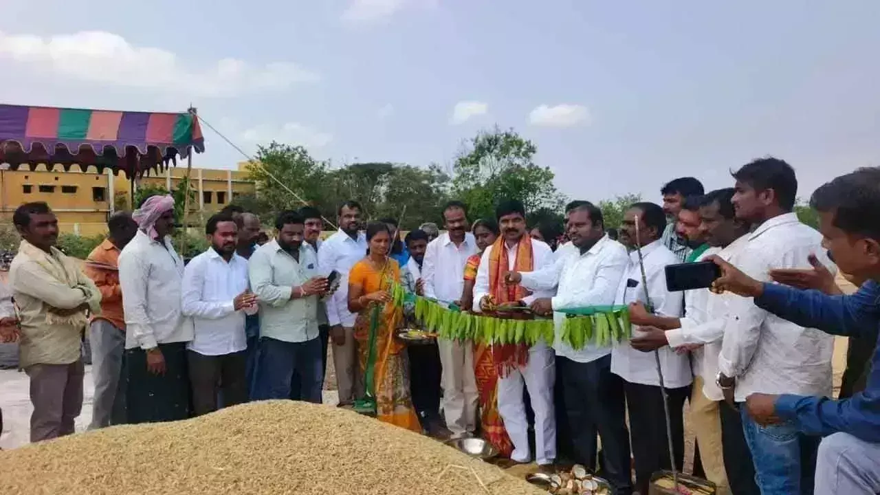 Suryapet: अनाज खरीद केंद्र का उद्घाटन Suryapet: अनाज खरीद केंद्र का उद्घाटन