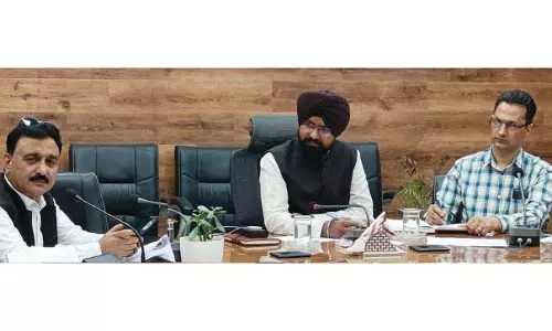 DC डोडा ने सौर विद्युतीकरण, बिजली अवसंरचना विकास की समीक्षा की