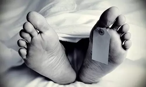 1 वर्षीय पोते के साथ दादी ने अपार्टमेंट की छत से कूदकर दी जान 1 वर्षीय पोते के साथ दादी ने अपार्टमेंट की छत से कूदकर दी जान