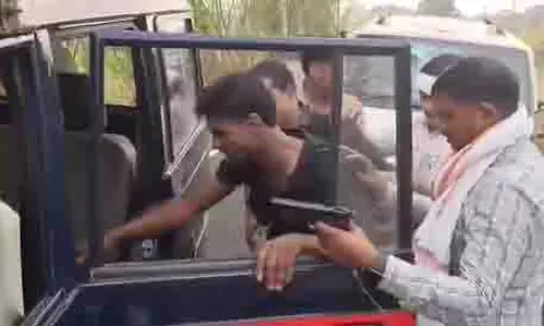 गोण्डा में पुलिस और SOG की मुठभेड़, दो शातिर बदमाश घायल होकर गिरफ्तार, अवैध हथियार बरामद