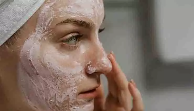 Beauty Tips: गर्मियों में रात में त्वचा पर लगाएं ये 4 चीजें, पाएं ग्लोइंग और हेल्दी स्किन Beauty Tips: गर्मियों में रात में त्वचा पर लगाएं ये 4 चीजें, पाएं ग्लोइंग और हेल्दी स्किन