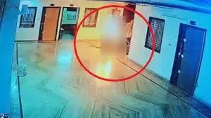 Agra: प्रेमिका के इनकार पर युवक ने उठाया खौफनाक कदम, दोनों की हालत गंभीर Agra: प्रेमिका के इनकार पर युवक ने उठाया खौफनाक कदम, दोनों की हालत गंभीर