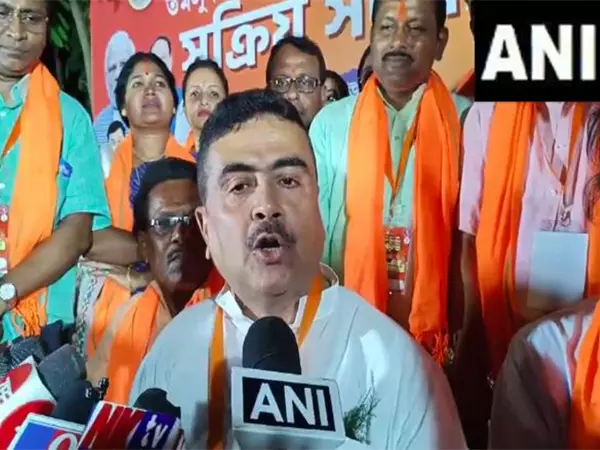 पश्चिम बंगाल के एलओपी सुवेंदु अधिकारी ने CM Mamata Banerjee पर निशाना साधा पश्चिम बंगाल के एलओपी सुवेंदु अधिकारी ने CM Mamata Banerjee पर निशाना साधा