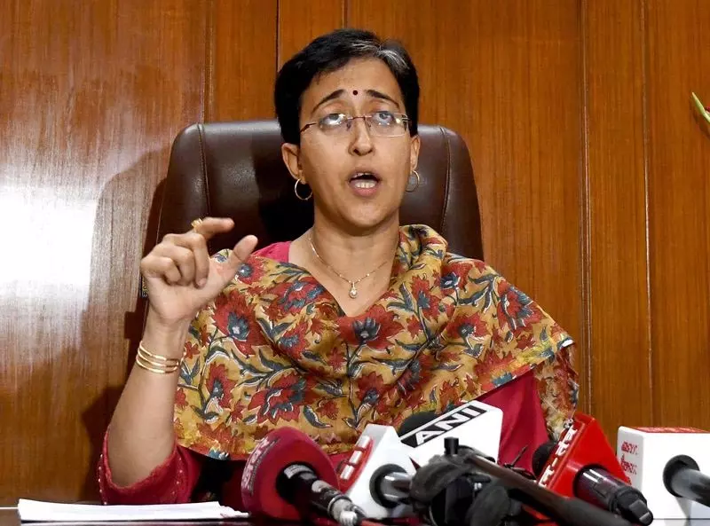 Delhi: फीस वृद्धि पर टिप्पणी को लेकर भाजपा ने आतिशी की आलोचना की Delhi: फीस वृद्धि पर टिप्पणी को लेकर भाजपा ने आतिशी की आलोचना की