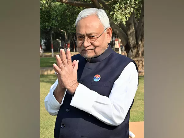 चार जिलों में बिजली गिरने से 13 लोगों की मौत, CM Nitish Kumar ने जताया शोक चार जिलों में बिजली गिरने से 13 लोगों की मौत, CM Nitish Kumar ने जताया शोक