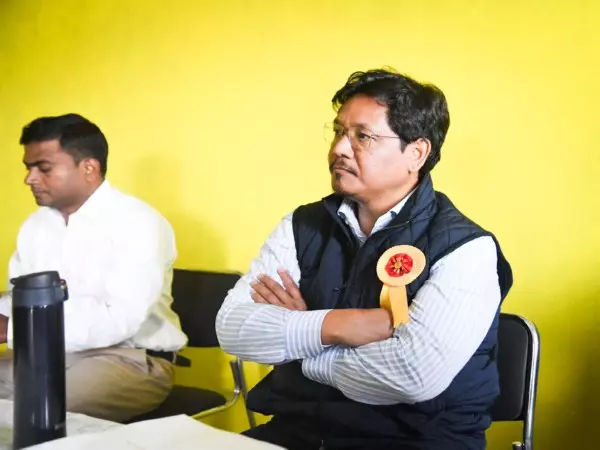 Meghalaya CM ने सिन्टुंग गांव का दौरा किया Meghalaya CM ने सिन्टुंग गांव का दौरा किया