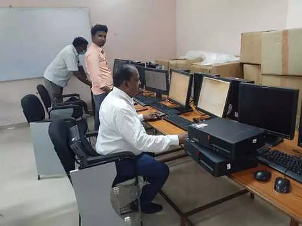 रोजगार के लिए 32 लाख लोगों ने कराया पंजीकरण - मंत्री सी.वी. गणेशन ने दी जानकारी रोजगार के लिए 32 लाख लोगों ने कराया पंजीकरण - मंत्री सी.वी. गणेशन ने दी जानकारी