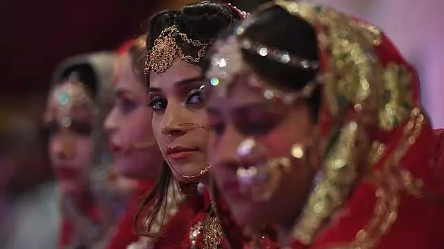 खतरनाक NGO पर सामूहिक विवाह के नाम पर युवतियों को बेचने का आरोप, पीड़िता फरार खतरनाक NGO पर सामूहिक विवाह के नाम पर युवतियों को बेचने का आरोप, पीड़िता फरार