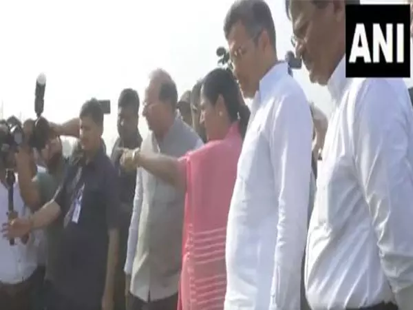 Delhi CM, एलजी सक्सेना, मंत्री प्रवेश वर्मा ने बारापुला, वजीराबाद नाले का निरीक्षण किया Delhi CM, एलजी सक्सेना, मंत्री प्रवेश वर्मा ने बारापुला, वजीराबाद नाले का निरीक्षण किया