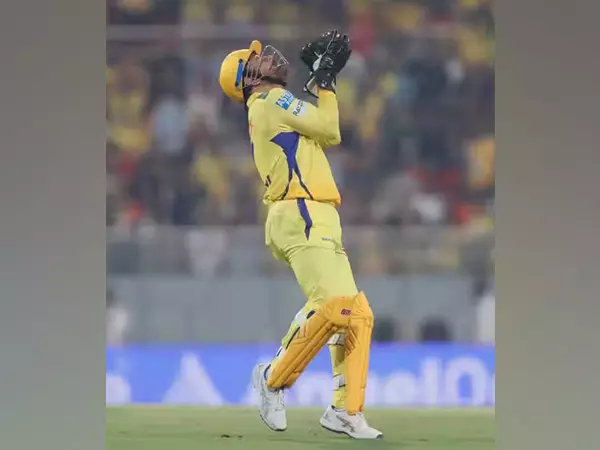 MS Dhoni आईपीएल में 150 कैच लेने वाले पहले विकेटकीपर बने MS Dhoni आईपीएल में 150 कैच लेने वाले पहले विकेटकीपर बने